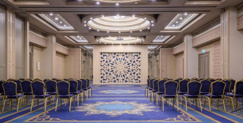 Multifunctional banquet hall
